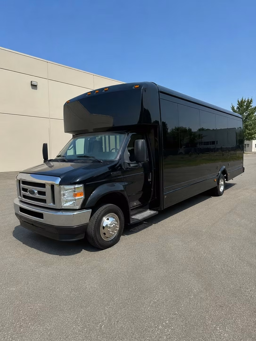 party bus and minibus rentals to suns and mercury games at footprint center